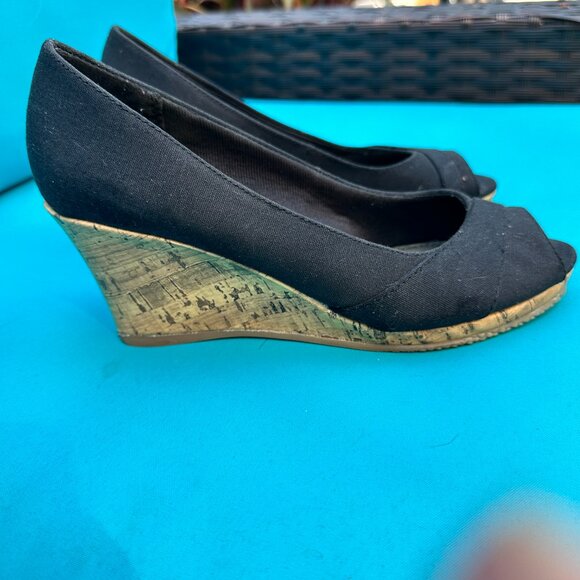 Life Stride Black Wedge Shoes, size 7 - Picture 3 of 3